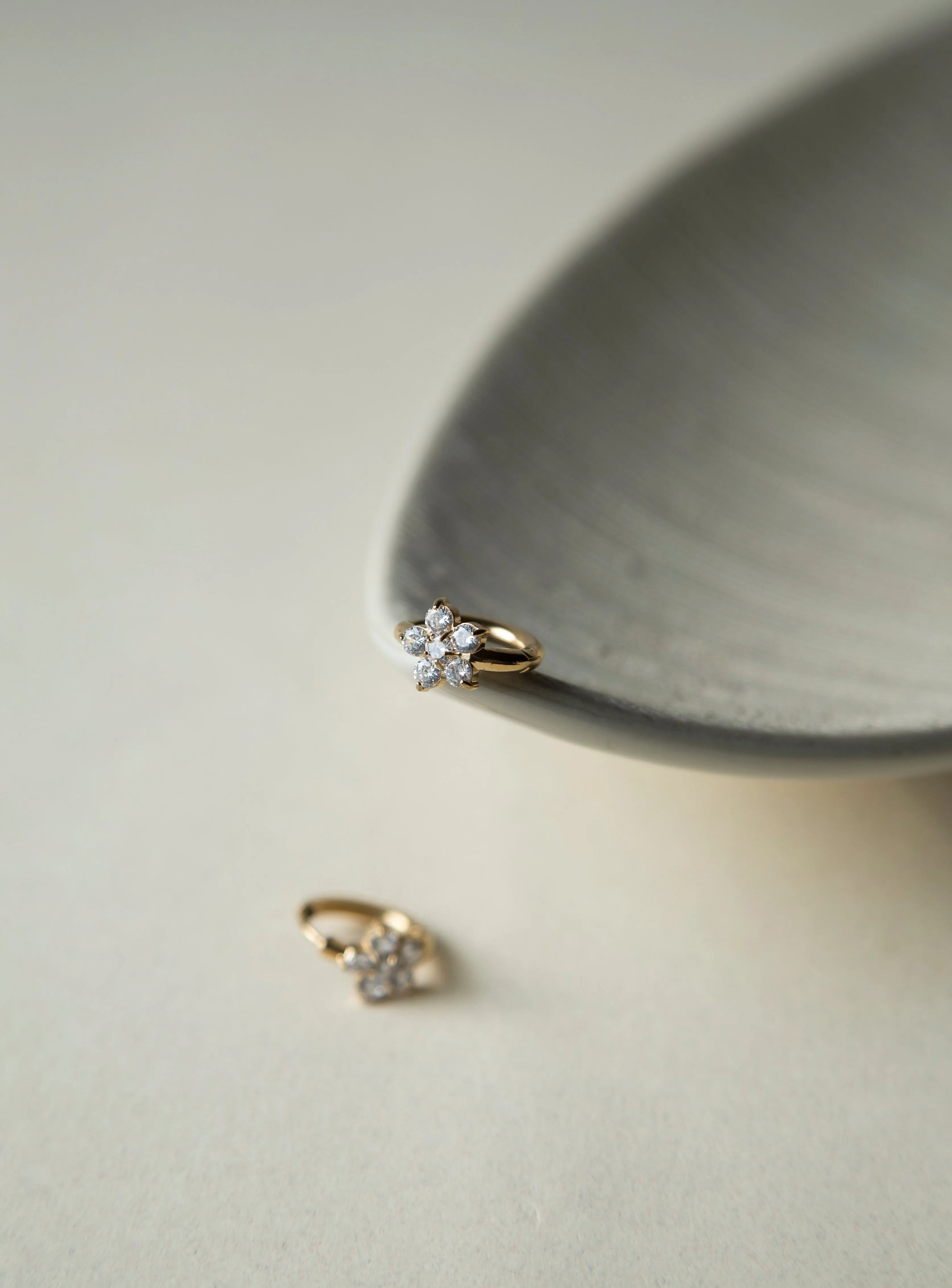 Flower Huggies (Silver)
