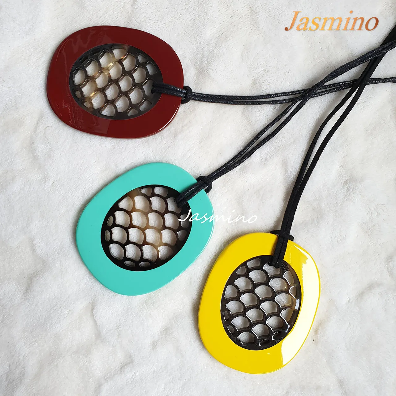 Handmade Pendant J17671, Made by Natural Buffalo Horn and Lacquer