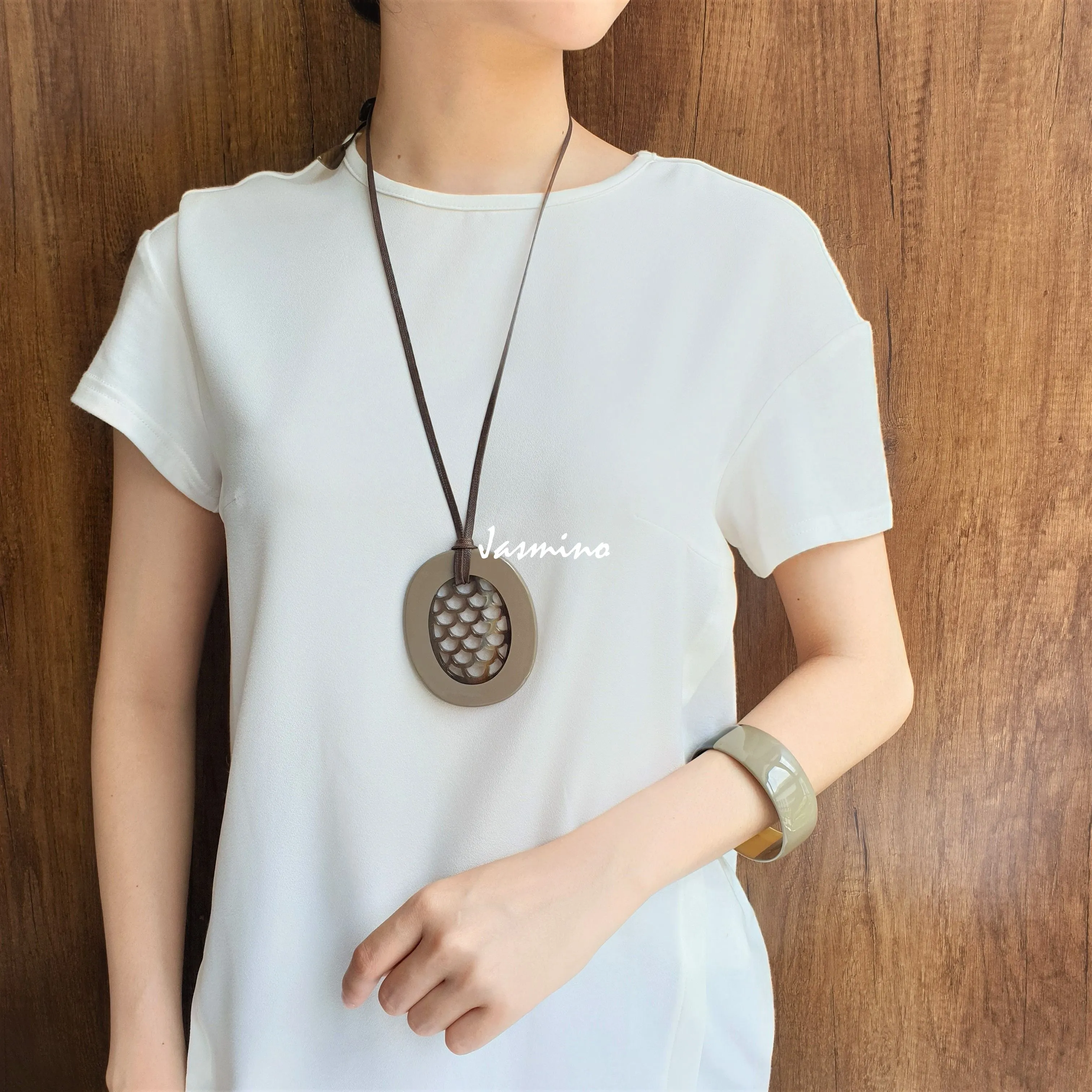 Handmade Pendant J17671, Made by Natural Buffalo Horn and Lacquer