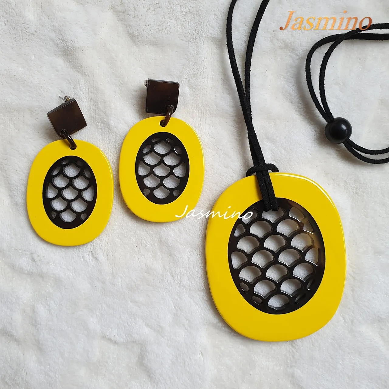 Handmade Pendant J17671, Made by Natural Buffalo Horn and Lacquer