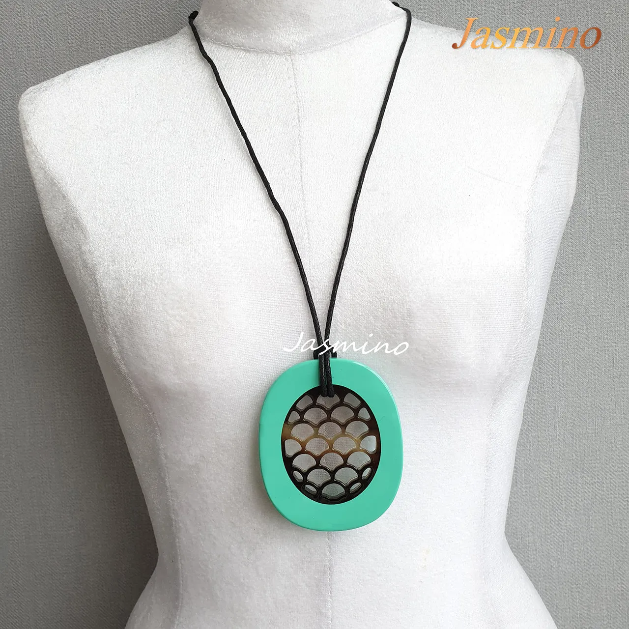 Handmade Pendant J17671, Made by Natural Buffalo Horn and Lacquer